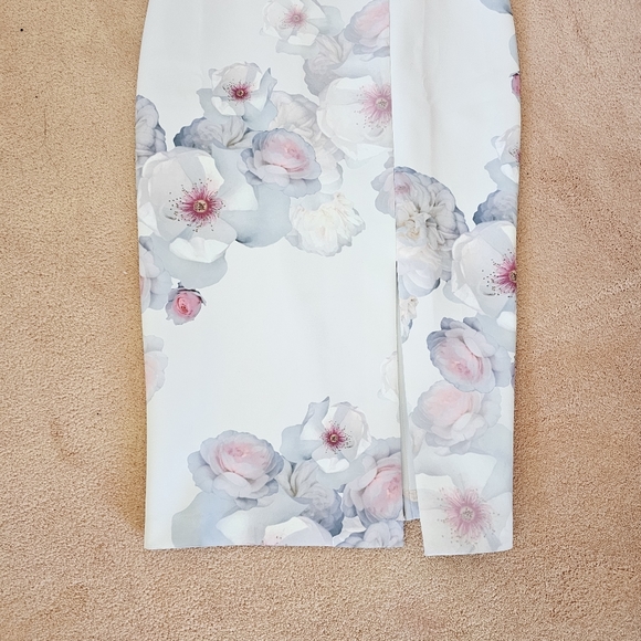 TED BAKER Lovez Short Bardot Sleeve Bodycon Pleated Floral White Dress - Picture 4 of 7